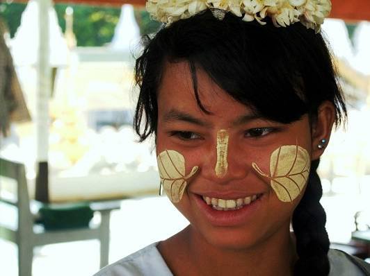 WITCHCRAFT? SEE STRANGE Powder That Makes Myanmar Ladies Ageless [PHOTOS]
